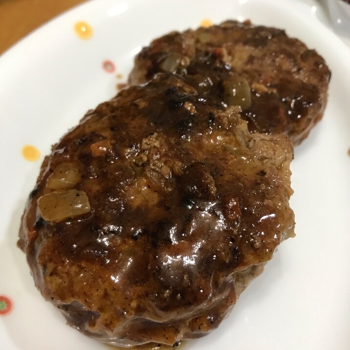 ニンジンも一緒に!旨味たっぷりハンバーグ